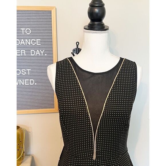 NWT Express Black And Gold Sleeveless Dot Pattern Dress - Size 10 - Picture 2 of 4